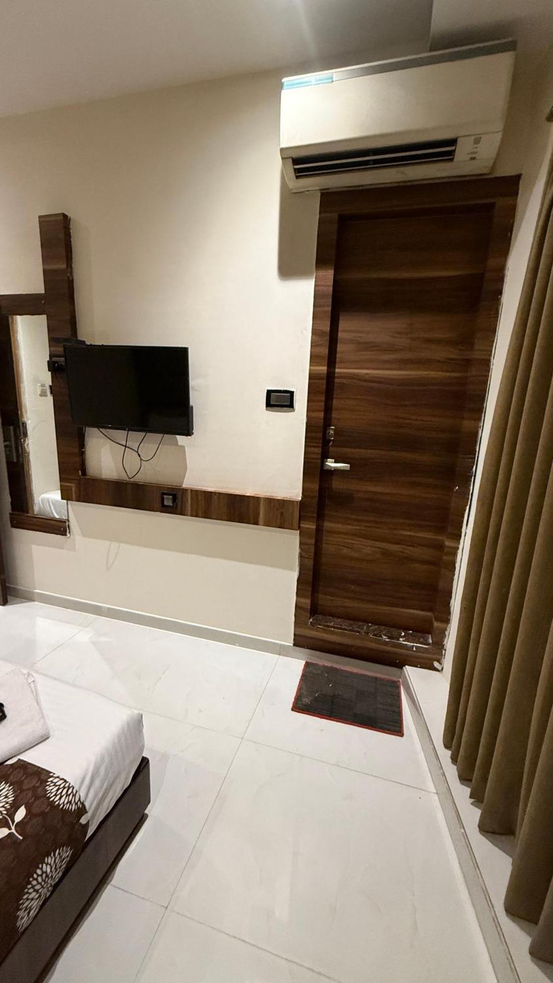 M E R I T O N Hotel T-2 Mumbai Exterior foto