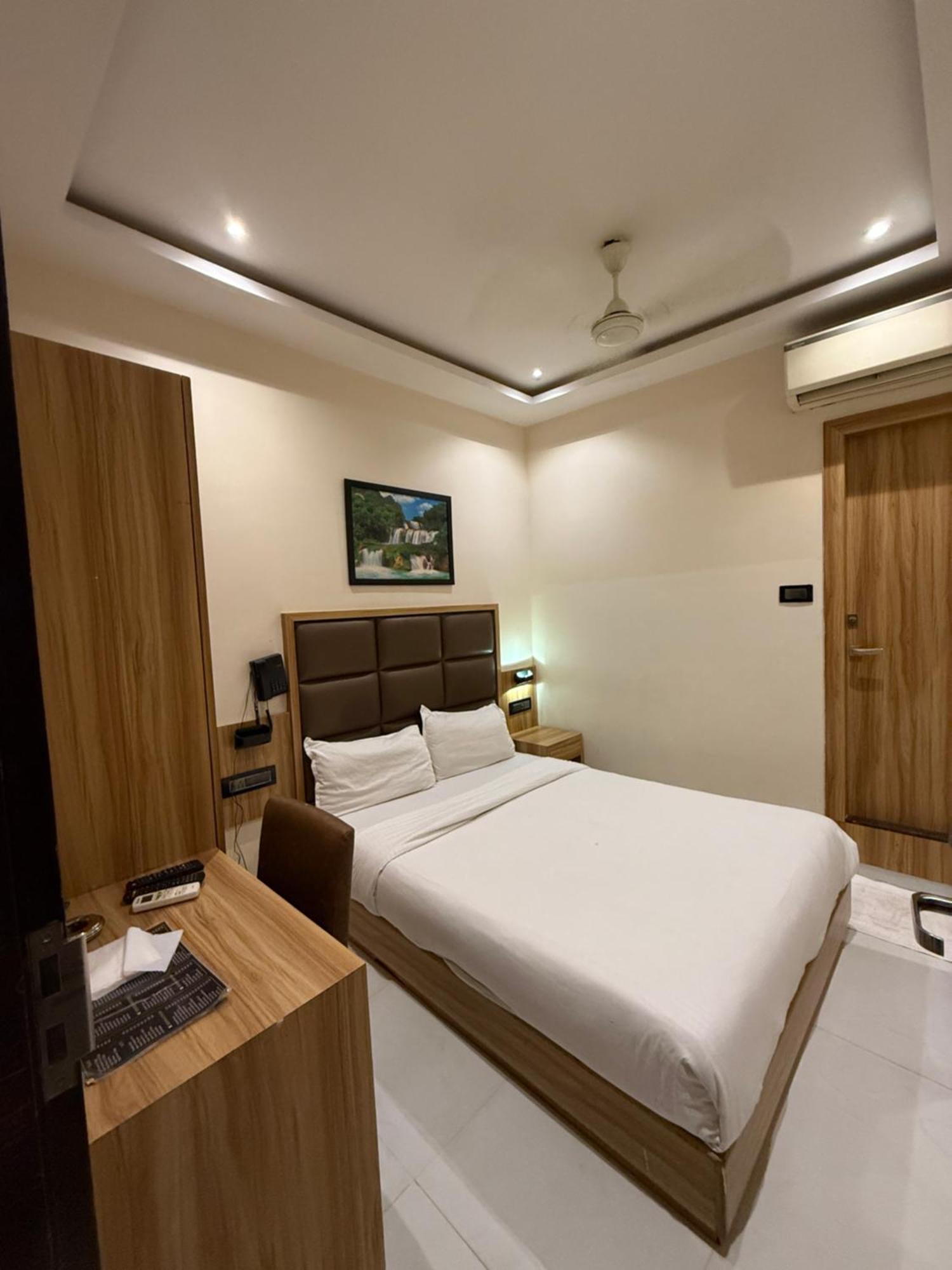 M E R I T O N Hotel T-2 Mumbai Exterior foto