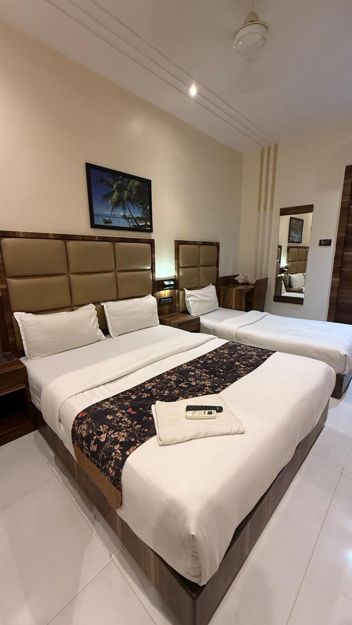 M E R I T O N Hotel T-2 Mumbai Exterior foto