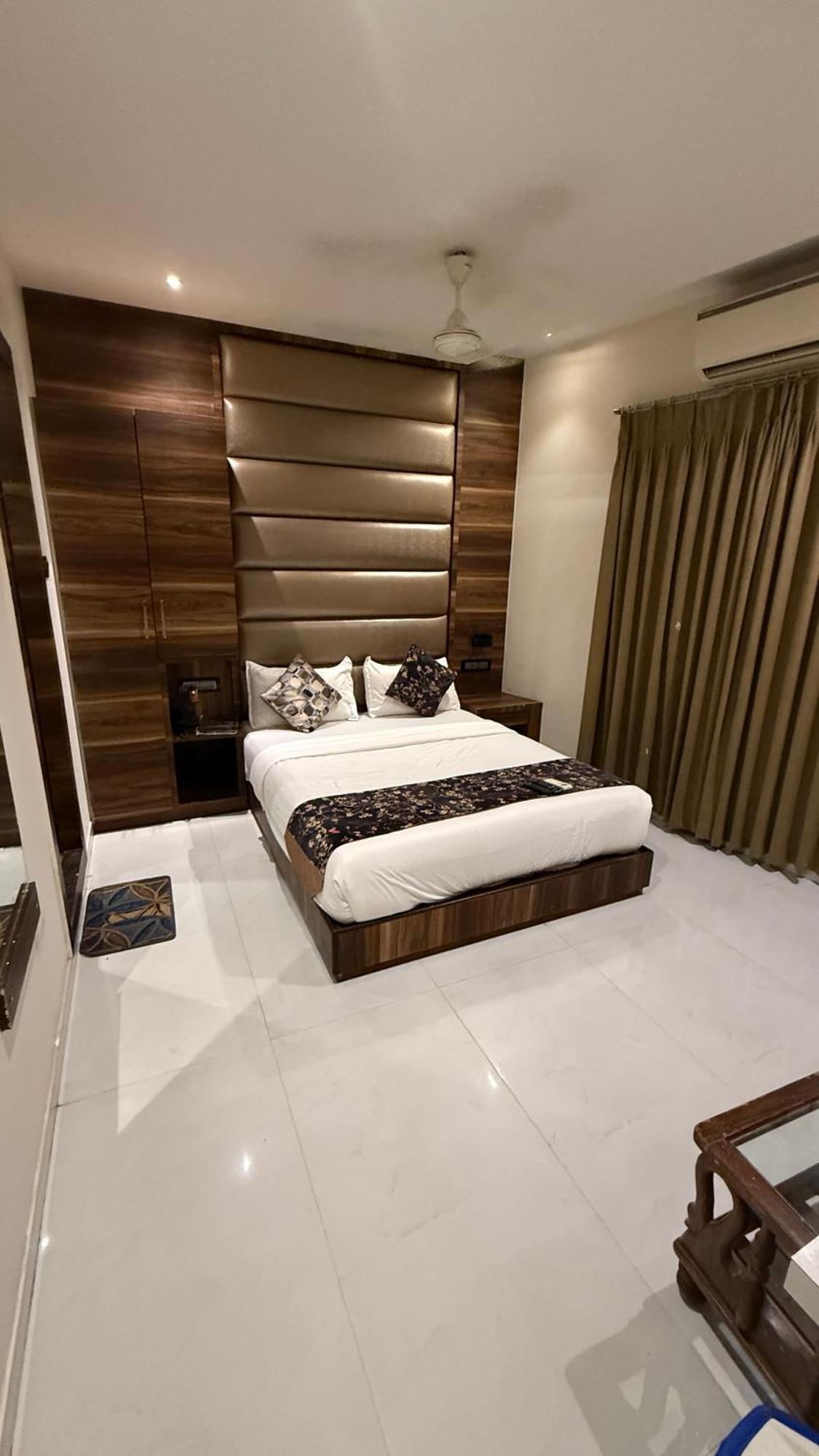 M E R I T O N Hotel T-2 Mumbai Exterior foto