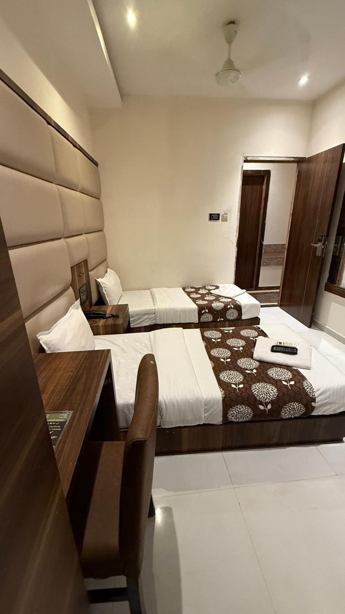 M E R I T O N Hotel T-2 Mumbai Exterior foto