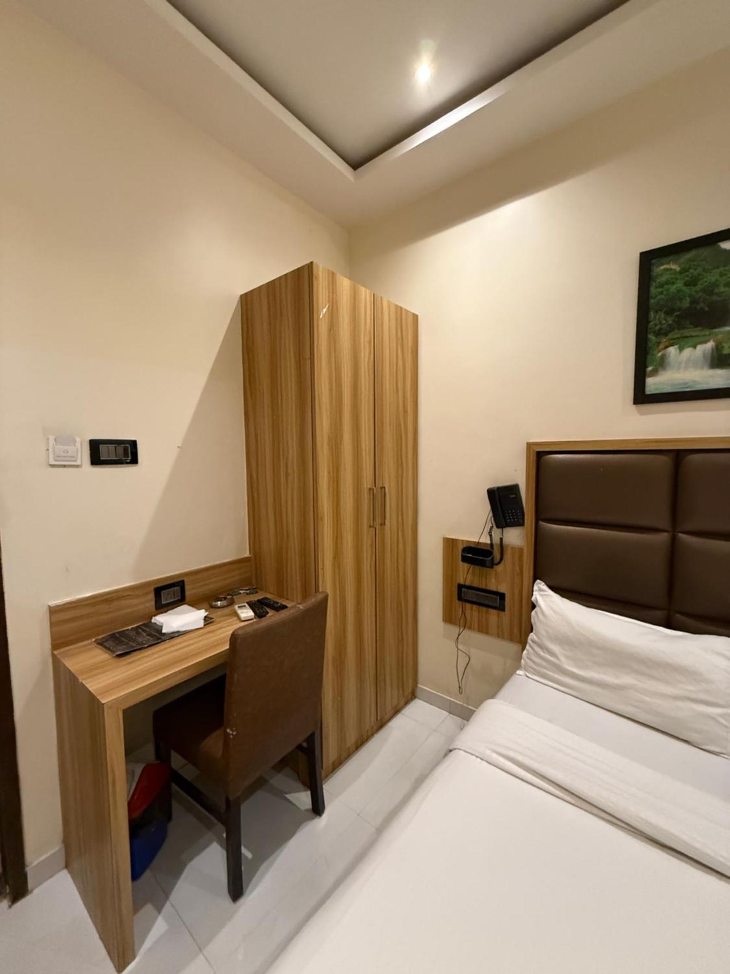M E R I T O N Hotel T-2 Mumbai Exterior foto